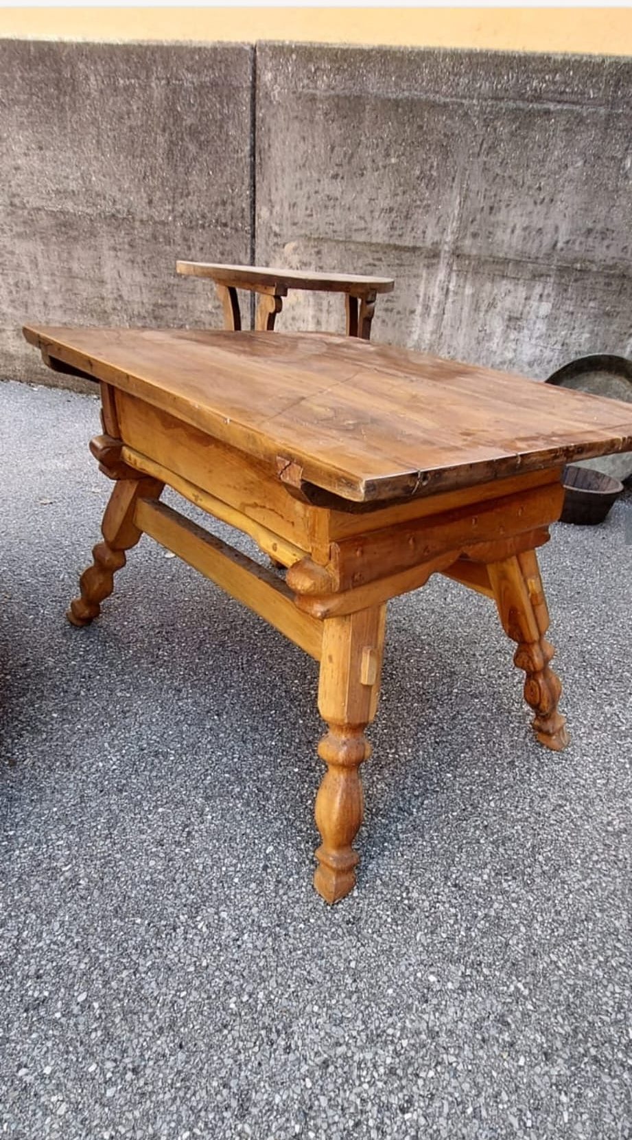 Tavolo rustico con cassetto